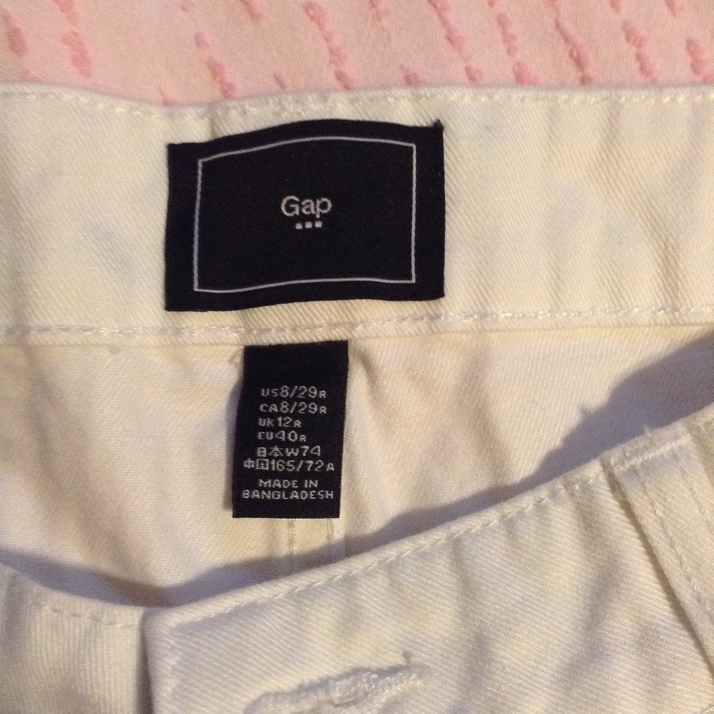 MUST GO PRICING Gap White Shorts Size 8 cuffed legs - Picture 3 of 4